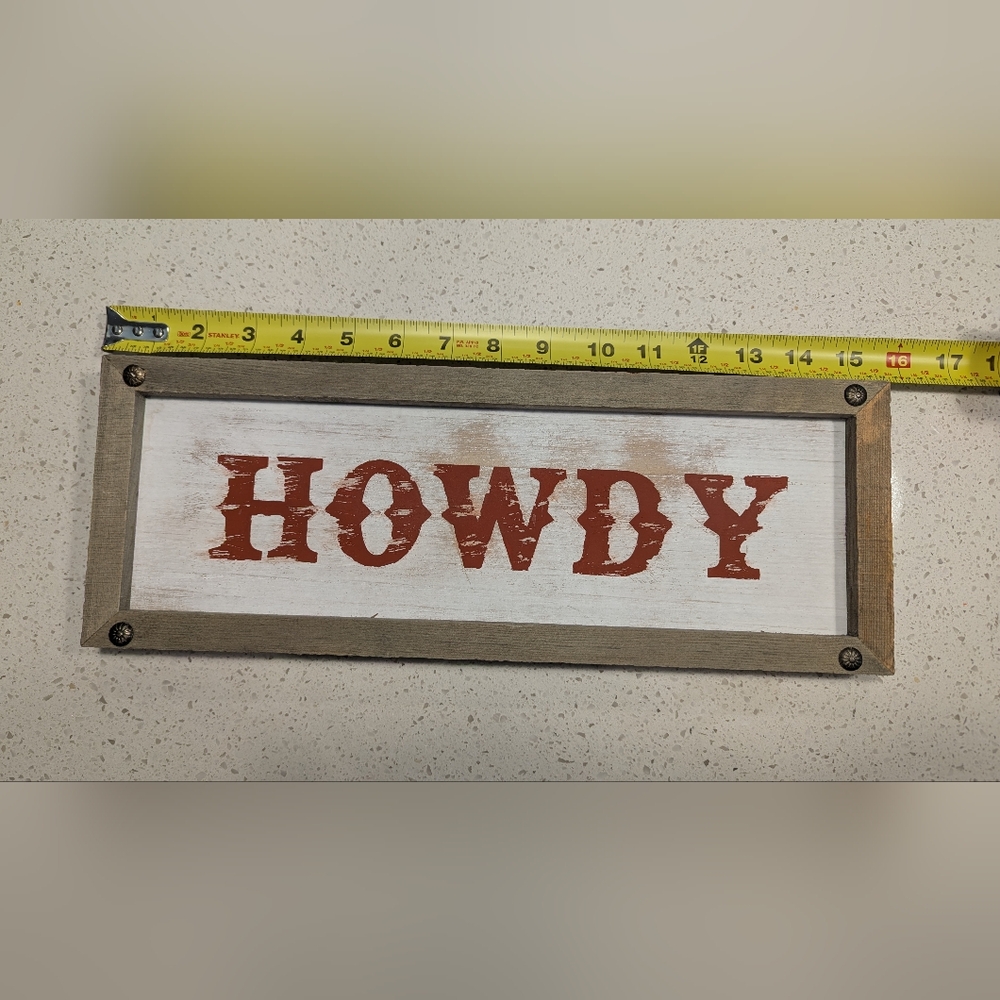 Rustic 'Howdy' Wall Sign